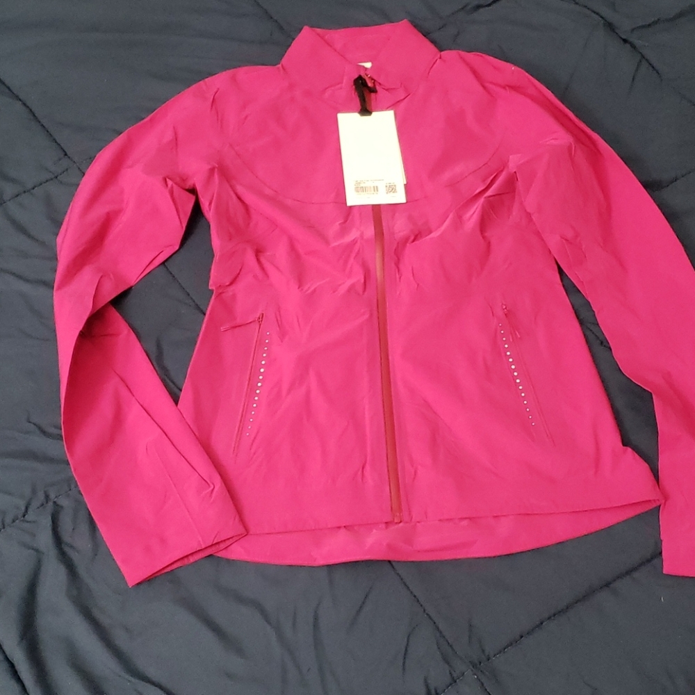 Fast and free windbreaker..